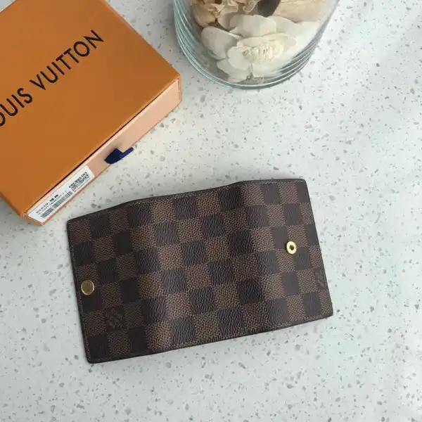 Rep LOUIS VUITTON 6 KEY HOLDER