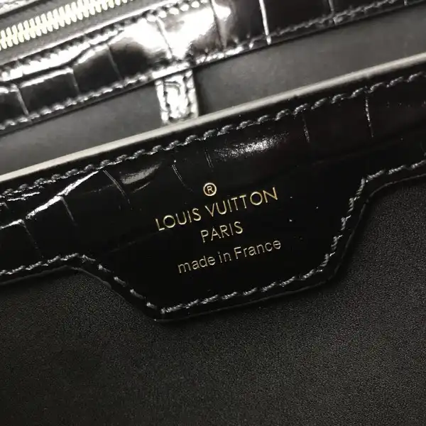 First bag ru LOUIS VUITTON CAPUCINES PM