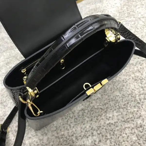 First bag ru LOUIS VUITTON CAPUCINES PM