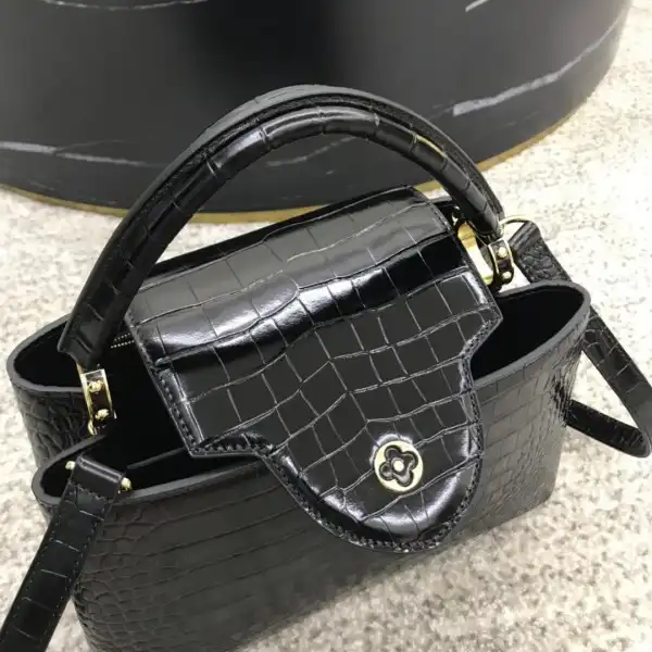 Rep LOUIS VUITTON CAPUCINES PM