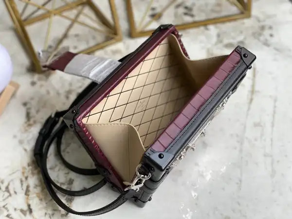 LOUIS VUITTON PETITE MALLE