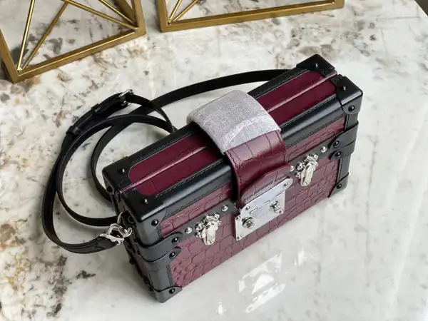 LOUIS VUITTON PETITE MALLE