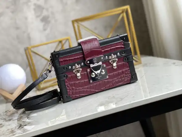 LOUIS VUITTON PETITE MALLE