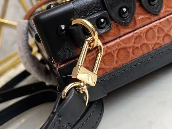 LOUIS VUITTON PETITE MALLE