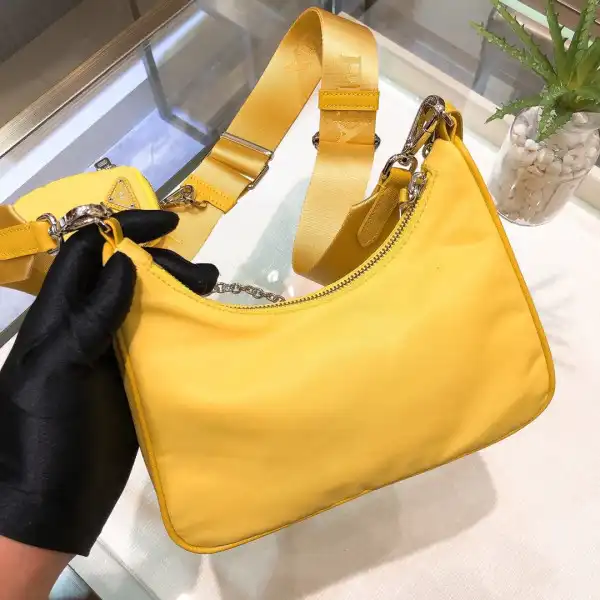 Yupoo bagsoffer PRADA NYLON HOBO BAG