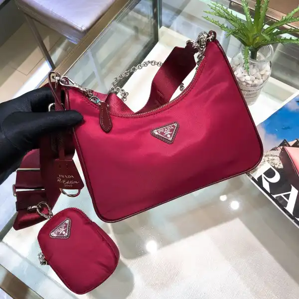 Bagsoffer PRADA NYLON HOBO BAG