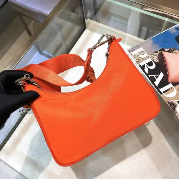 Yupoo bagsoffer PRADA NYLON HOBO BAG