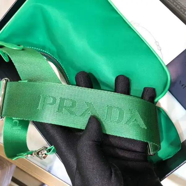 Frstbag ru PRADA NYLON HOBO BAG