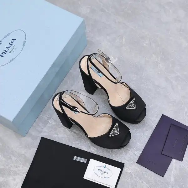 Yupoo bagsoffer prada patent leather platform sandals