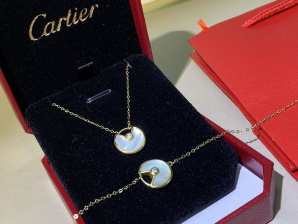 HOT SALE CARTIER  Amulet Necklace