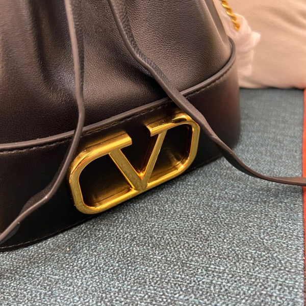 HOT SALE VALENTINO MINI BUCKET BAG IN NAPPA WITH VLOGO SIGNATURE CHAIN