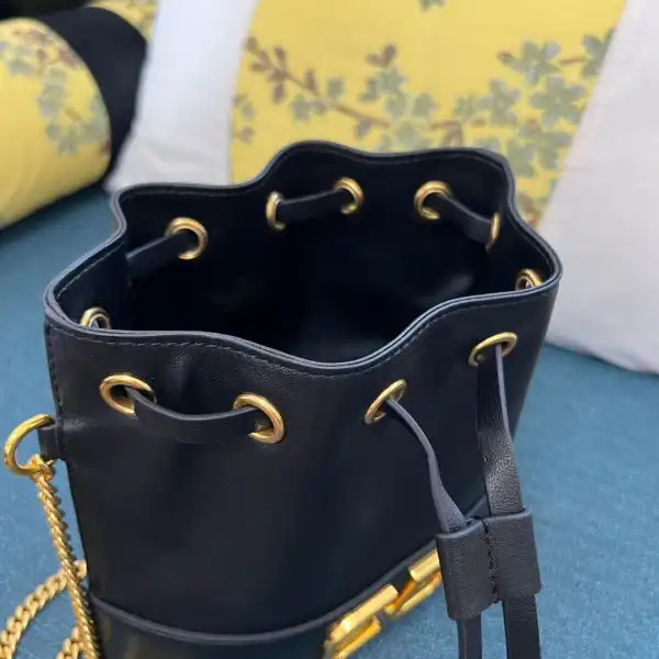 Frstbag ru VALENTINO MINI BUCKET BAG IN NAPPA WITH VLOGO SIGNATURE CHAIN