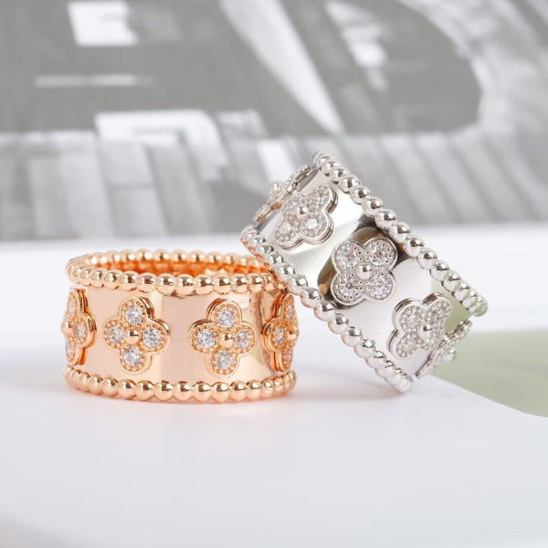 HOT SALE Van Cleef & Arpels  Perlée clovers ring