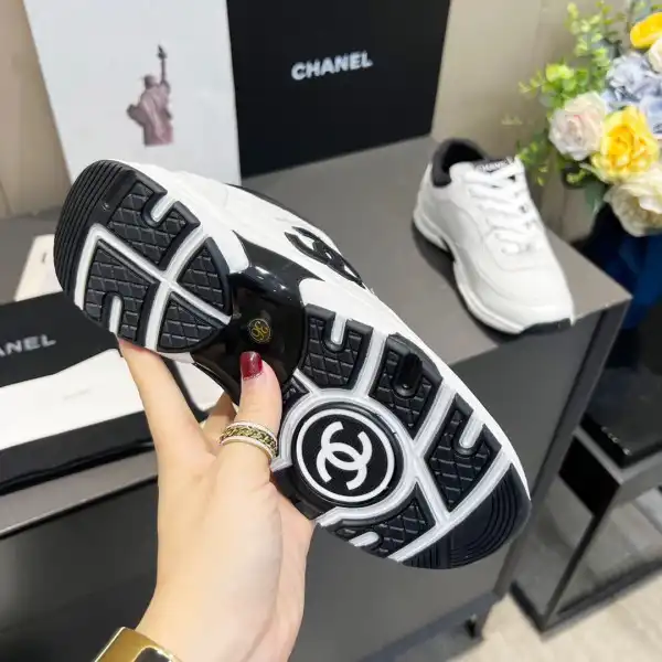 CHANEL SNEAKER