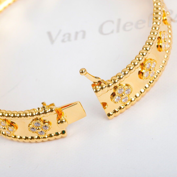 HOT SALE Van Cleef & Arpels  Perlée BRACELET