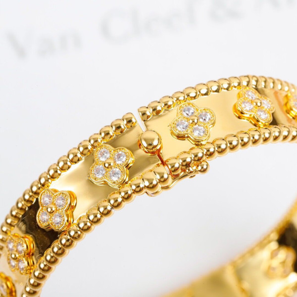 HOT SALE Van Cleef & Arpels  Perlée BRACELET