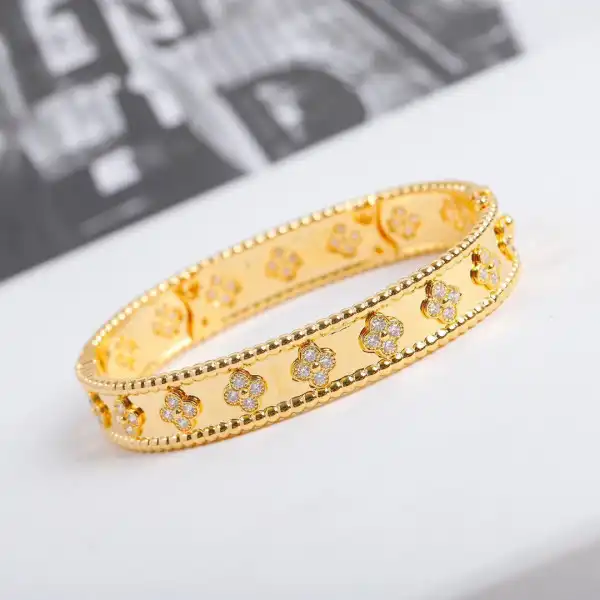 Van CHANELeef & Arpels  Perlée BRACELET