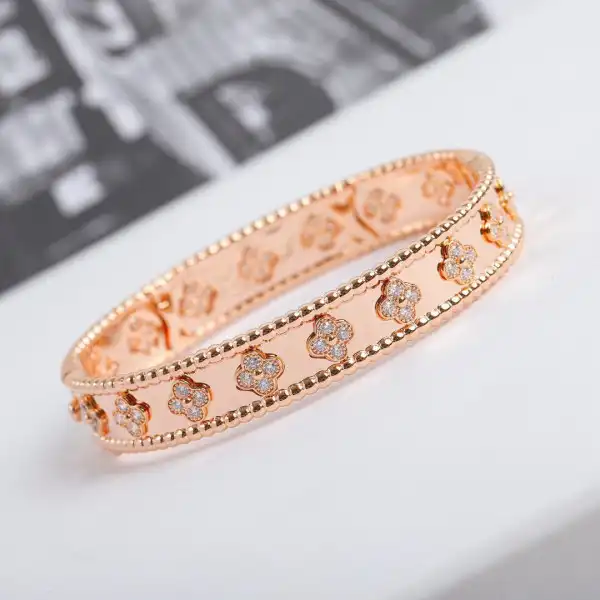 Van CHANELeef & Arpels  Perlée BRACELET