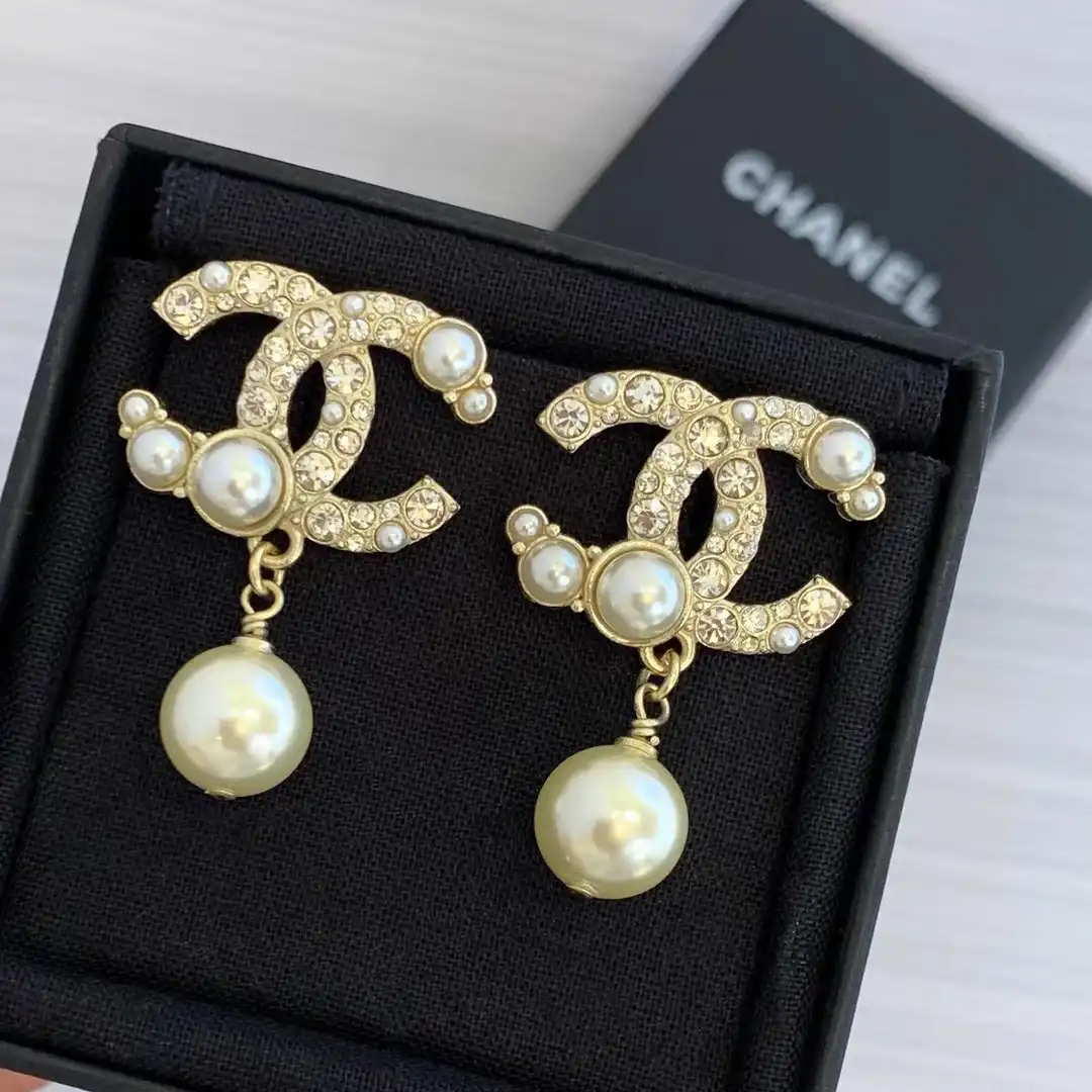 First bag ru CHANEL EARRINGS