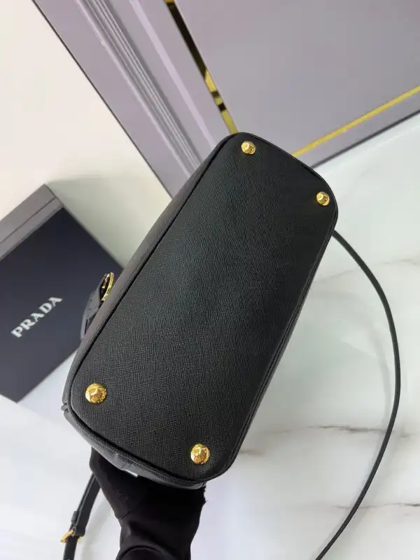 First bag ru Prada Galleria Saffiano bag Medium