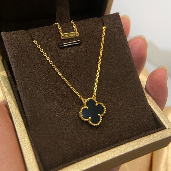 HOT SALE Van Cleef & Arpels  Perlée NECKLACE