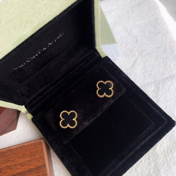 HOT SALE Van Cleef & Arpels  Perlée EARRINGS