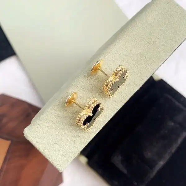 Frstbag ru Van CHANELeef & Arpels  Perlée EARRINGS