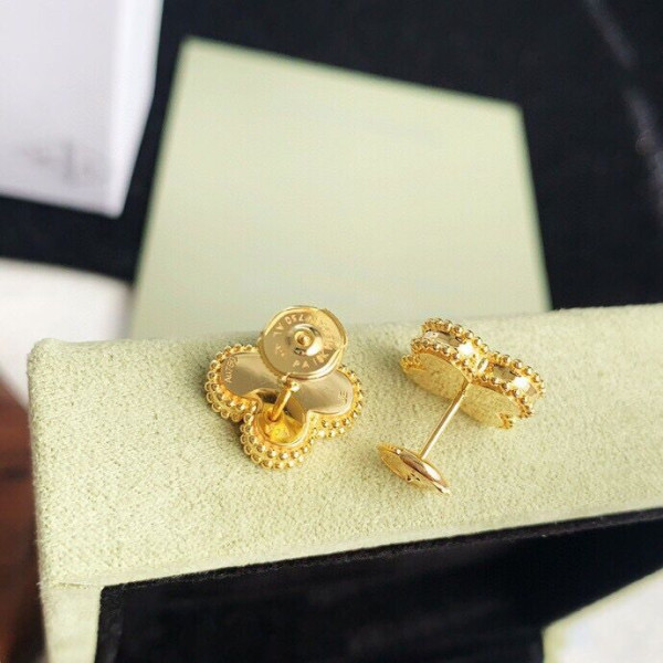 HOT SALE Van Cleef & Arpels  Perlée EARRINGS