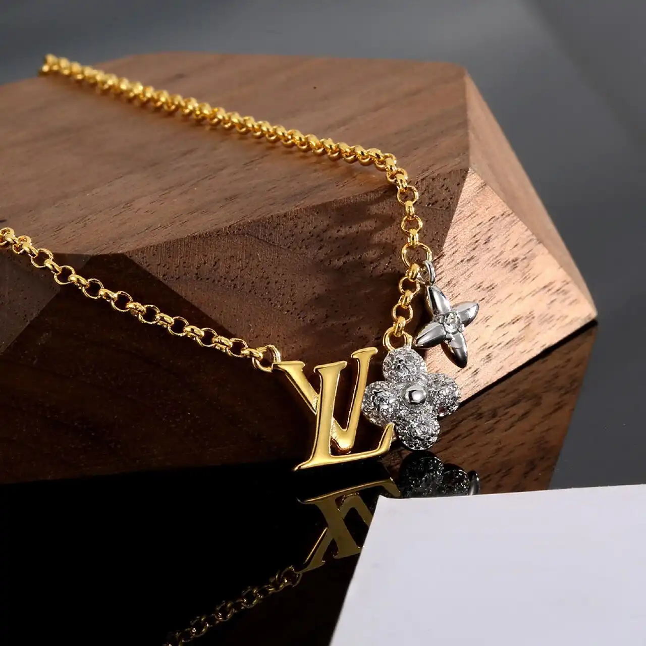 LOUIS VUITTON NECKLACE