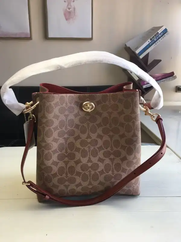 Bagsoffer COACH Willow Bucket Bag