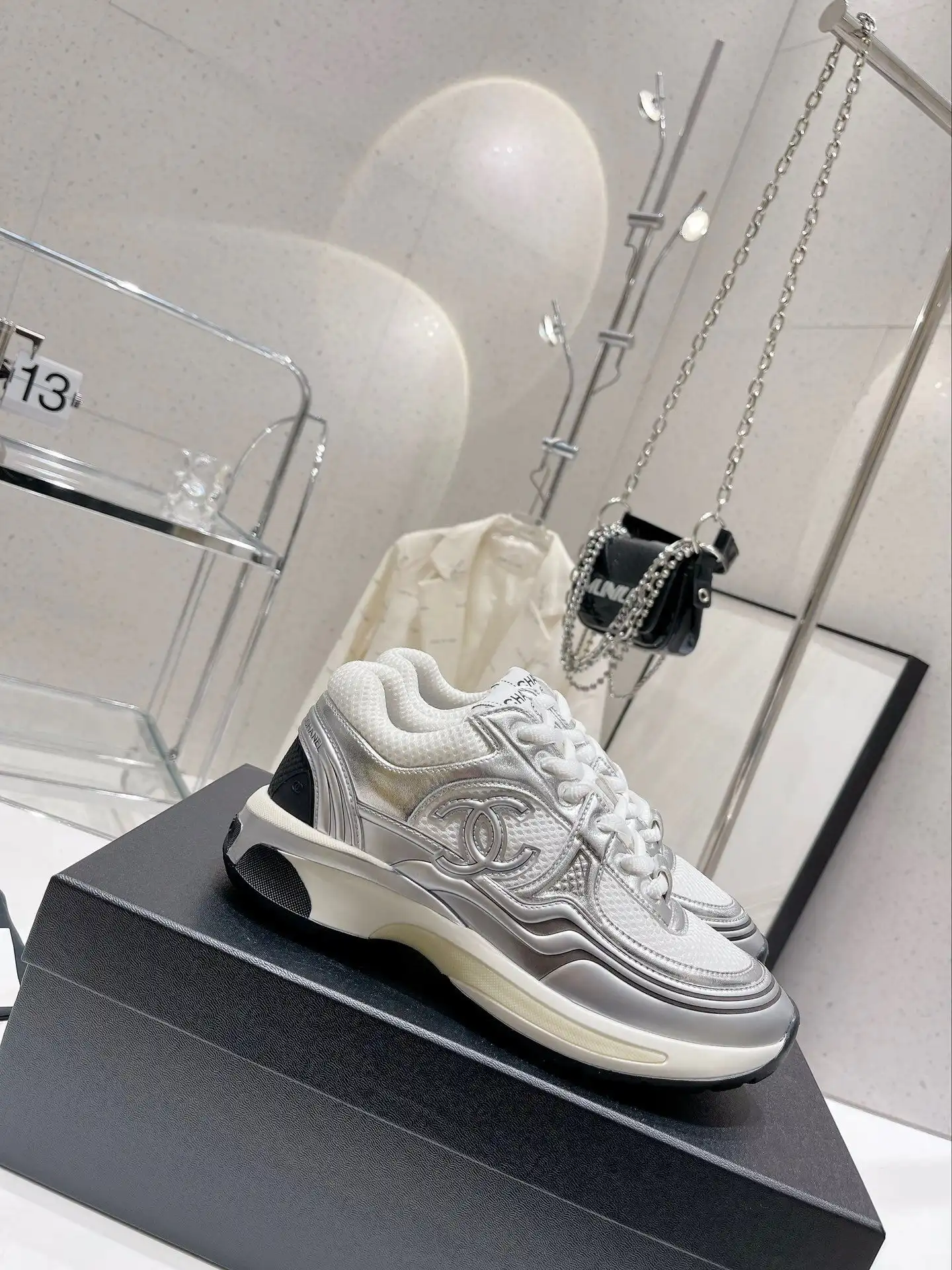 CHANEL SNEAKER