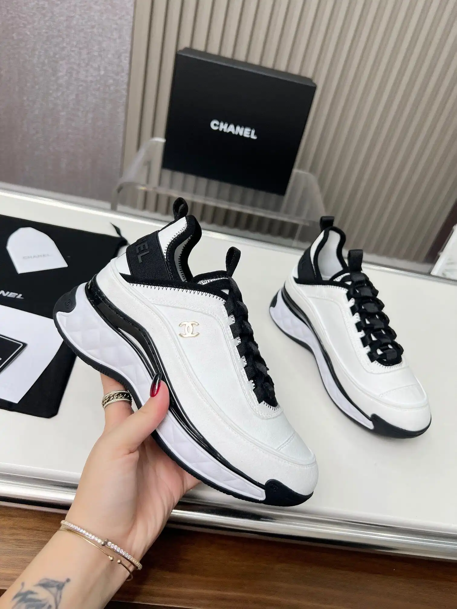 CHANEL SNEAKER