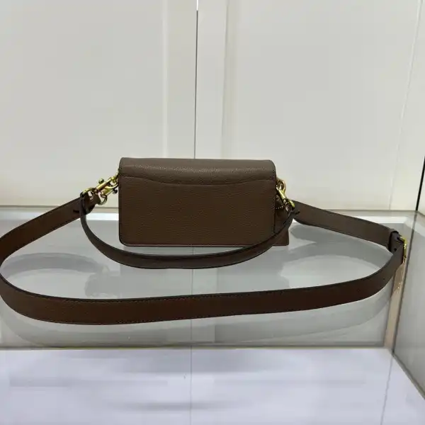 COACH TABBY 20 SHOULDER BAG