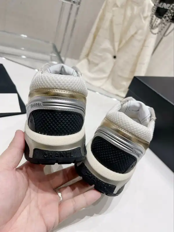 CHANEL SNEAKER