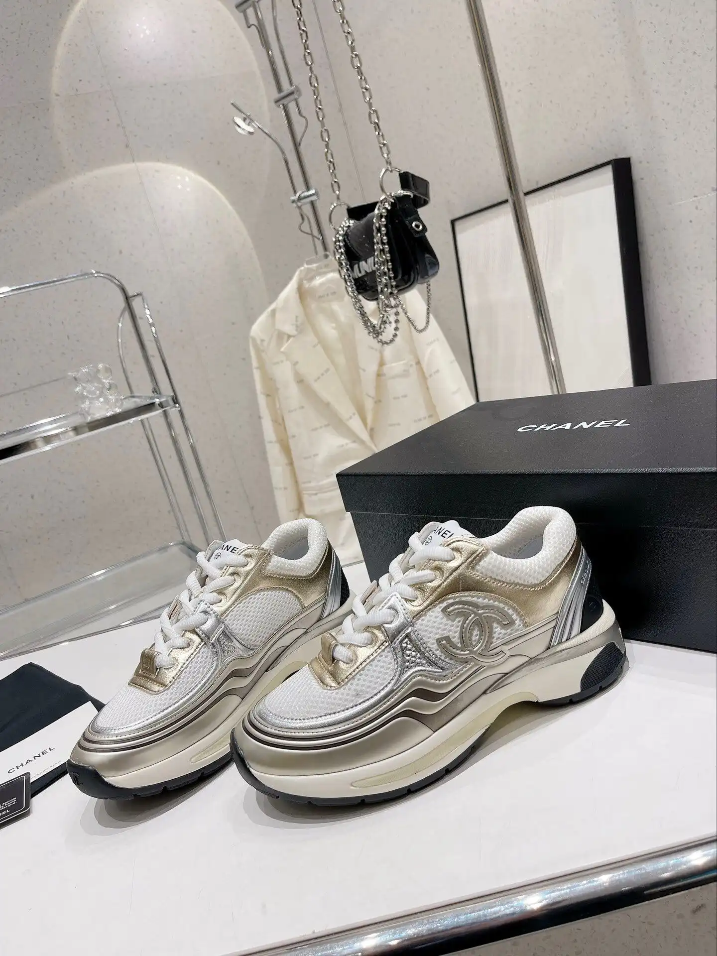 CHANEL SNEAKER