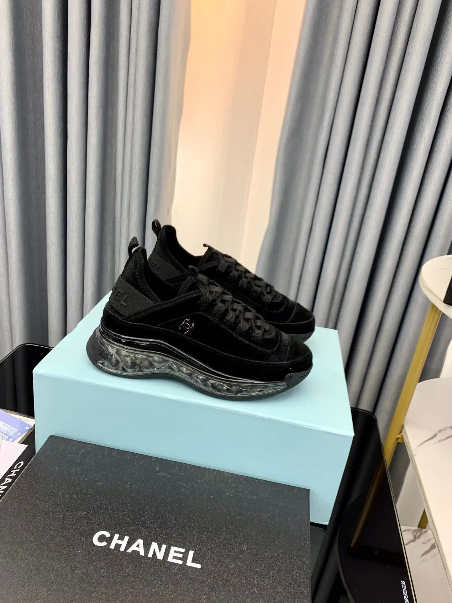 CHANEL SNEAKER