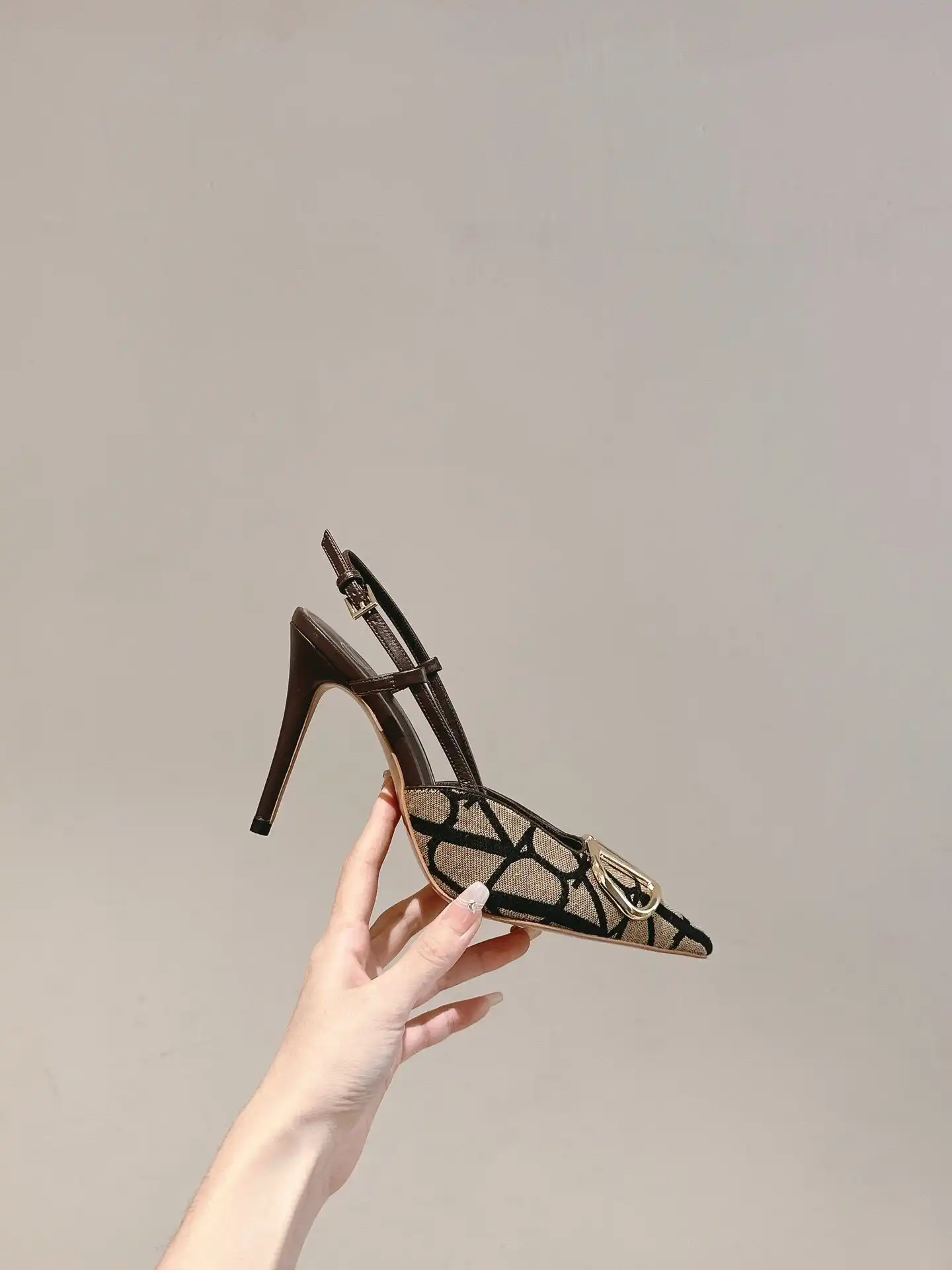 Frstbag ru VALENTINO VLOGO SIGNATURE SLINGBACK PUMP IN TOILE ICONOGRAPHE