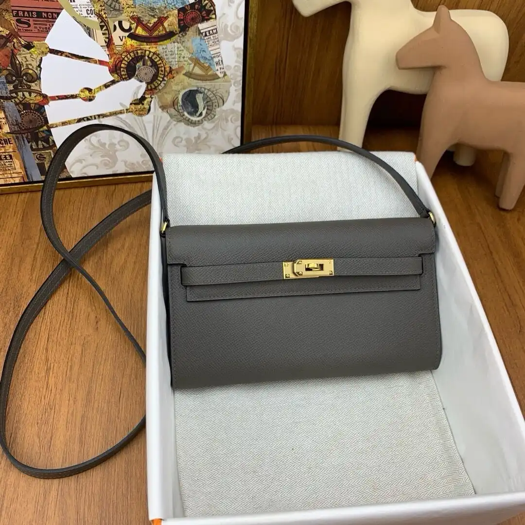 First bag ru HERMES Kelly CHANELassique To Go wallet