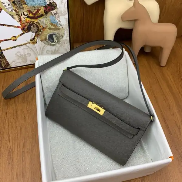 First bag ru HERMES Kelly CHANELassique To Go wallet