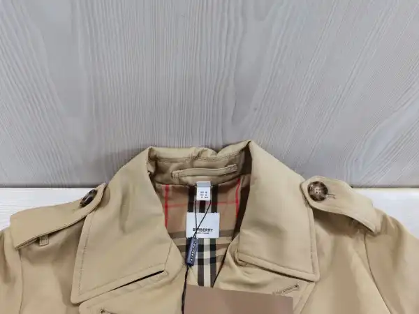 BURBERRY Mid-length Kensington Heritage Trench Coat