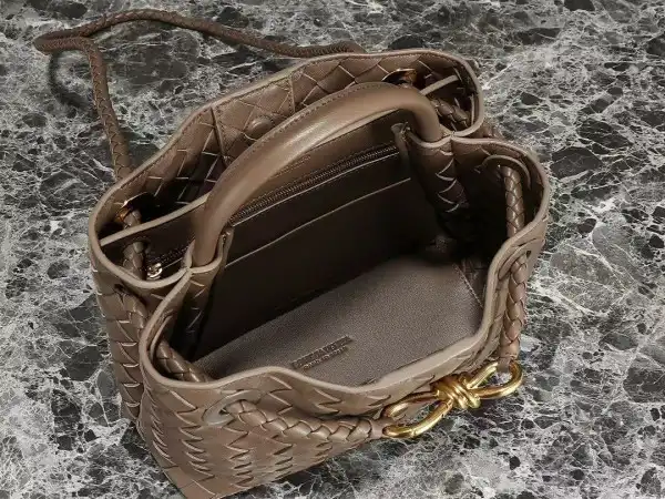 Yupoo bagsoffer BOTTEGA VENETA SMALL ANDIAMO-25*22*10.5cm