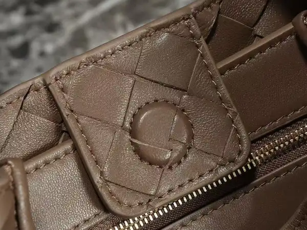 BOTTEGA VENETA SMALL ANDIAMO-25*22*10.5cm