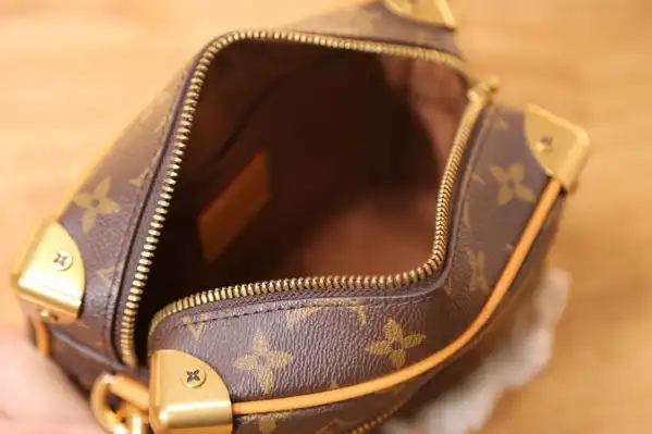 Firstbag Ru LOUIS VUITTON MINI SOFT TRUNK