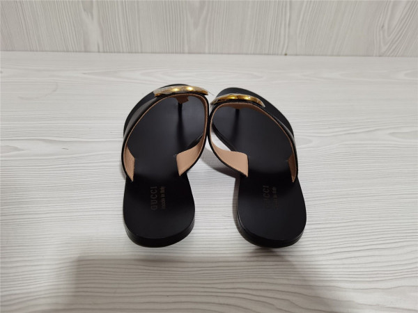 HOT SALE GUCCI Leather thong sandal with Double G