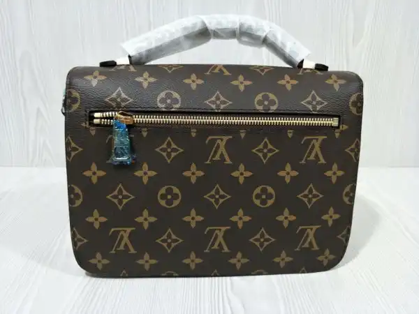 First bag ru LOUIS VUITTON POCHETTE METIS