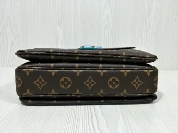 Rep LOUIS VUITTON POCHETTE METIS