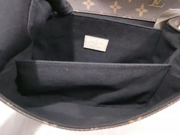 First bag ru LOUIS VUITTON POCHETTE METIS