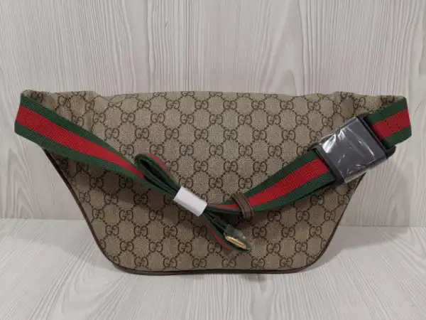 Frstbag ru Gucci Courrier GG belt bag