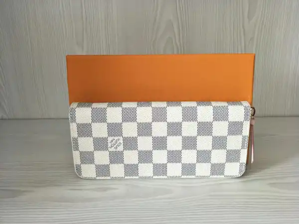 TO Louis Vuitton CLEMENCE WALLET