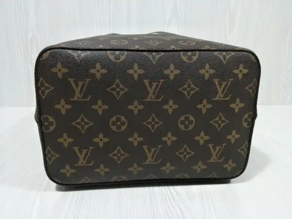 First bag ru LOUIS VUITTON NÉONOÉ